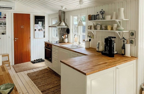 Hou House | Renovated house with charm and outdoor shower