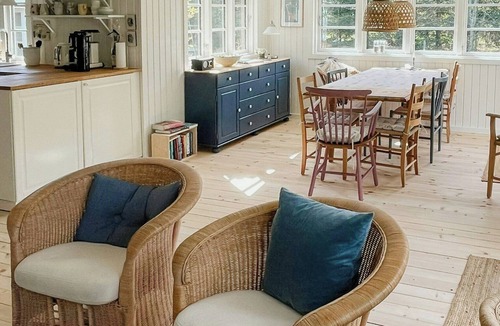 Hou House | Renovated house with charm and outdoor shower