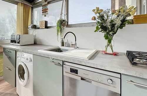 Granville House | Renovated house with garden, garage, parking and free WiFi