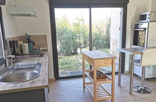 Pujaut House | Renovated independent studio, swimming pool, 10min Avignon
