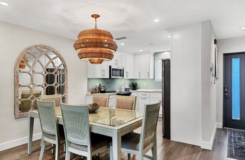 Saint Armands Key Condo | Renovated Kingston Arms 2brm Ground floor Walk to beach