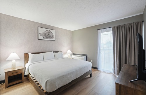 Townsend Hotel | Renovated King Suite