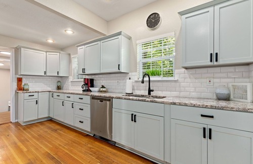 Downtown San Antonio House | Renovated Kitchen & Cowboy Pool + Outdoor Space