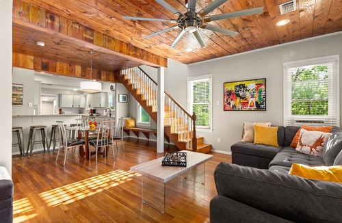 Downtown San Antonio House | Renovated Kitchen & Cowboy Pool + Outdoor Space