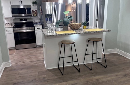 Lake Hamilton House | Renovated Lakefront Luxury Retreat by Legoland