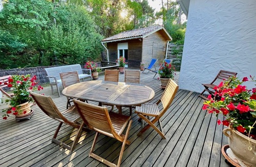 Le Canon House | Renovated Landaiser house with great terraces and garden, central + close to the beach
