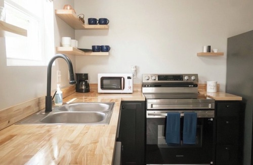 Clarksville Apartment | Renovated Large 3BR Near I-40 & Charming Downtown Clarksville
