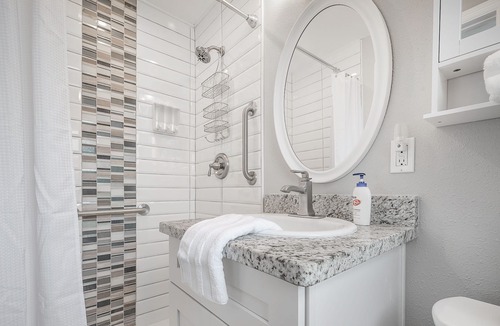 Anona House | Renovated Largo Pool Home