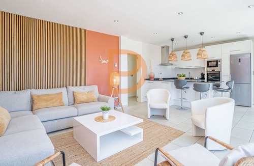 El Mas Isaac Villa | Renovated Luxury Villa with Pool and Barbecue
