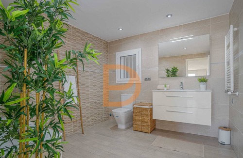 El Mas Isaac Villa | Renovated Luxury Villa with Pool and Barbecue