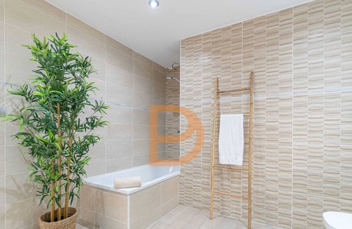 El Mas Isaac Villa | Renovated Luxury Villa with Pool and Barbecue