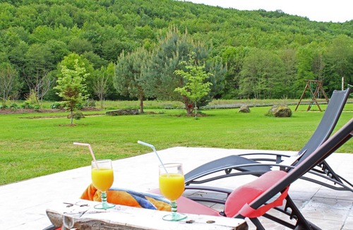 Vernusse Cottage | Renovated mill with shared pool and pet-friendly