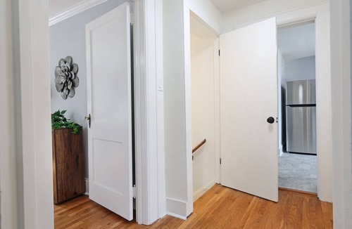 Durham House | *Renovated* Modern 2BR upper level flat; walk to restaurants-min to Duke/DT/Hosp