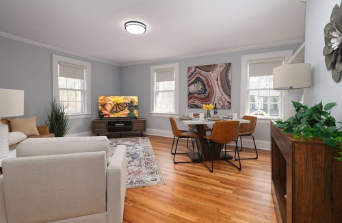 Durham House | *Renovated* Modern 2BR upper level flat; walk to restaurants-min to Duke/DT/Hosp