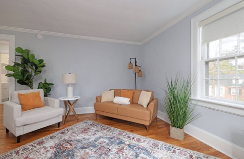 Durham House | *Renovated* Modern 2BR upper level flat; walk to restaurants-min to Duke/DT/Hosp