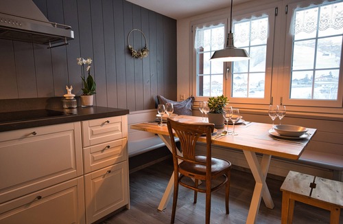 Grindelwald Ski Chalet | Renovated, modern furnished vacation apartment - quiet location