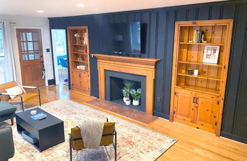 North Chesterfield House | Renovated Modern Home Minutes to Downtown Richmond