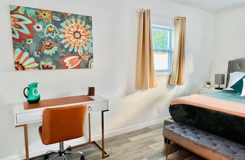 North Andrews Gardens Villa | Renovated & Modern, Near Beach & Casino, BBQ