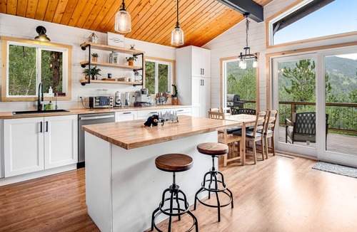 Rainbow Valley House | Renovated mountain-view cabin with hot tub, huge deck, grill, & fireplace