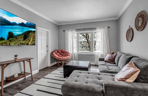 Depew Apartment | Renovated | Near Airport | Central Location