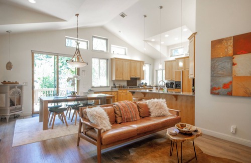 Homewood House | Renovated, next to ski resort, access private beach 3min away