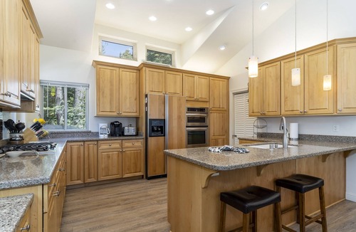 Homewood House | Renovated, next to ski resort, access private beach 3min away