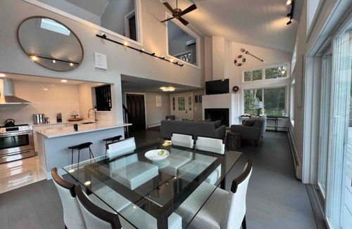 Mattituck House | Renovated North Fork Waterfront Home with Pool