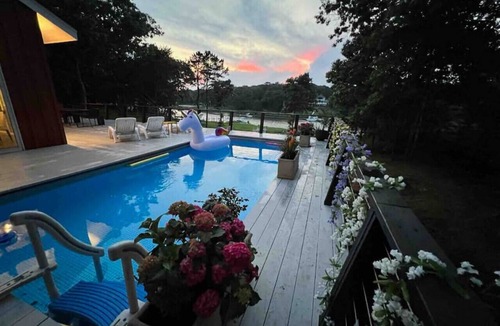 Mattituck House | Renovated North Fork Waterfront Home with Pool