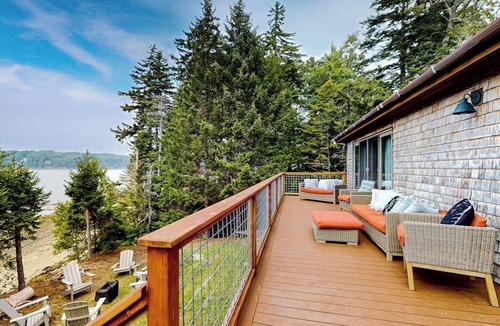 Saint George House | Renovated oceanfront home with stunning view & pebbly beach - snowbird-friendly
