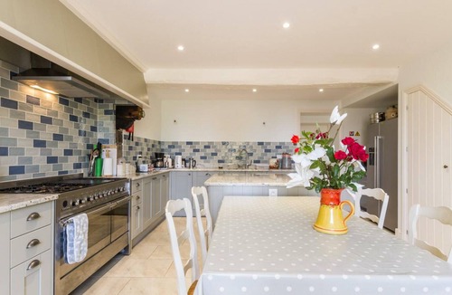 Camprond Cottage | Renovated Old Manse, Garden & Sauna, 9 Bedrooms, Pets Allowed