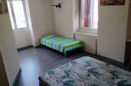 Lepin-le-Lac Bed & Breakfast | Renovated period coach house 15 minutes from the beach at Lac d'Aiguebelle Savoie.