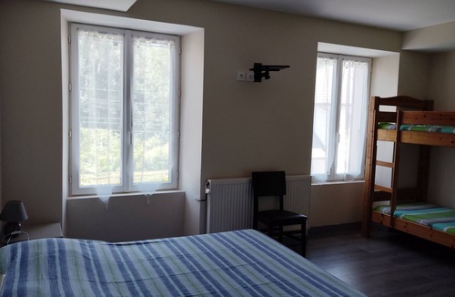 Lepin-le-Lac Bed & Breakfast | Renovated period coach house 15 minutes from the beach at Lac d'Aiguebelle Savoie.