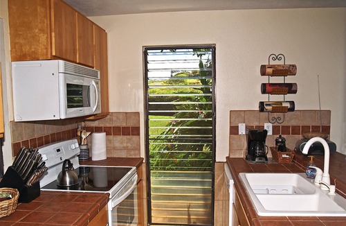 Maunaloa Condo | Renovated Private End Unit location with Ocean Views