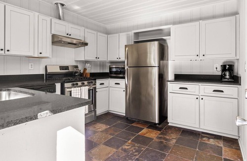 Peachtree Hills House | Renovated Ranch Retreat