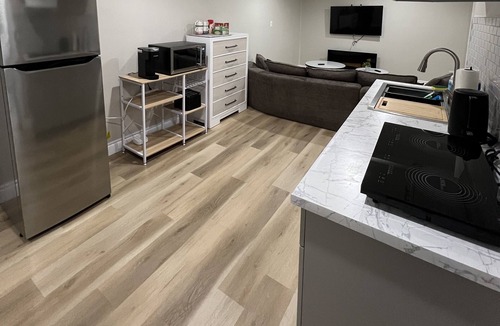 Sudbury House | Renovated Retreat w/Pool (summer) & 4 Queen Beds + Double!