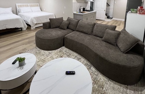 Sudbury House | Renovated Retreat w/Pool (summer) & 4 Queen Beds + Double!
