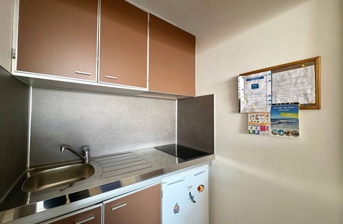 Saint-Jean-de-Monts Apartment | Renovated studio with sea view, beach access, and private parking