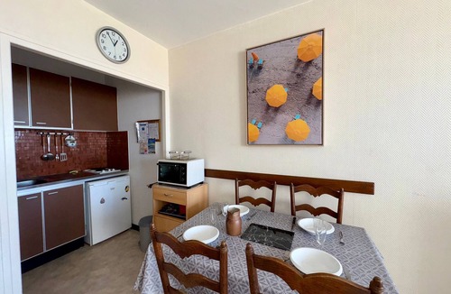 Saint-Jean-de-Monts Apartment | Renovated studio with sea view, beach access, and private parking