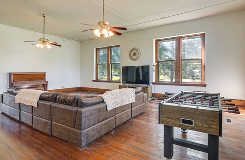 Florence House | Renovated Schoolhouse w/Piano & Private Deck!
