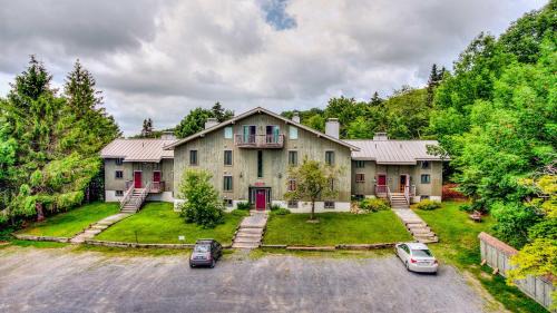 Bromley Mountain House | Renovated Ski-In/Ski-Out Peru Condo at Bromley Mtn