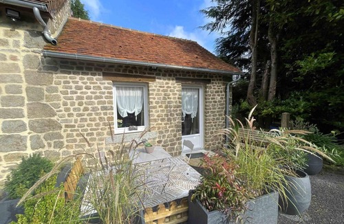 La Coulonche Cottage | Renovated stone house, pets allowed, near Bagnoles-de-l'Orne