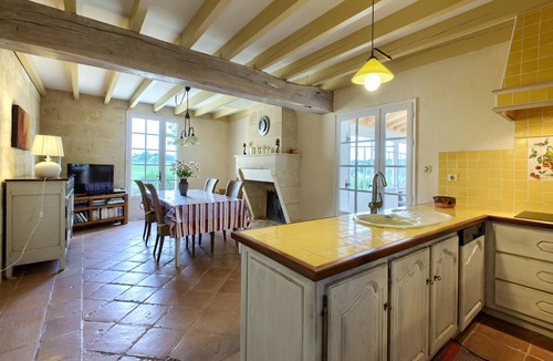 Montagne House | Renovated Stone House with Garden in the Heart of the Saint-Émilion Vineyards