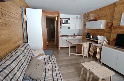 Montgenevre Apartment | Renovated studio 4 pers - Direct ski access - Balcony