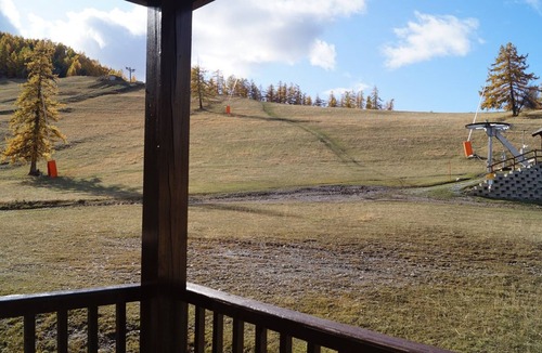 Le Super-Sauze Apartment | Renovated studio at the slopes with terrace
