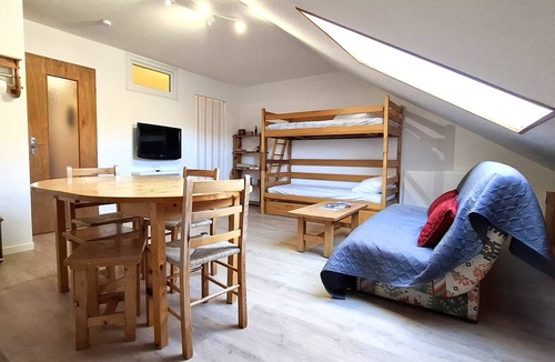 Pyrenees 2000 Apartment | Renovated studio cabin near slopes, 4 pers.