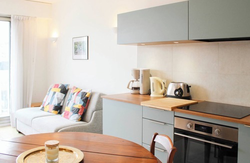 Bois-Colombes Apartment | Renovated studio with quiet balcony