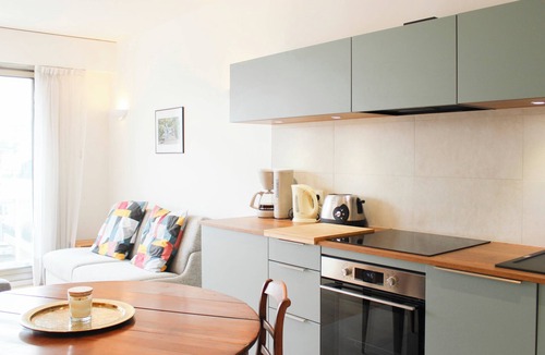 Bois-Colombes Apartment | Renovated studio with quiet balcony