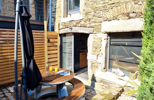 Tartaras Apartment | Renovated studio in a tranquil setting - 2 guests