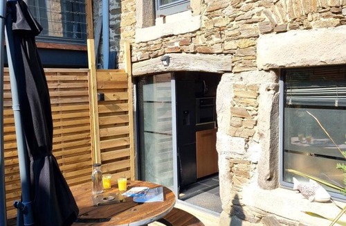 Tartaras Apartment | Renovated studio in a tranquil setting - 2 guests