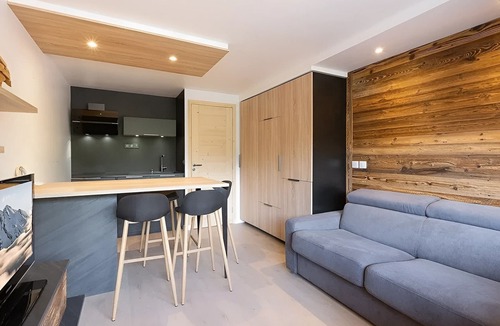 La Clusaz Apartment | Renovated studio near slopes & shops, includes garage